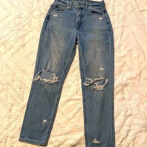 American Eagle mom jean